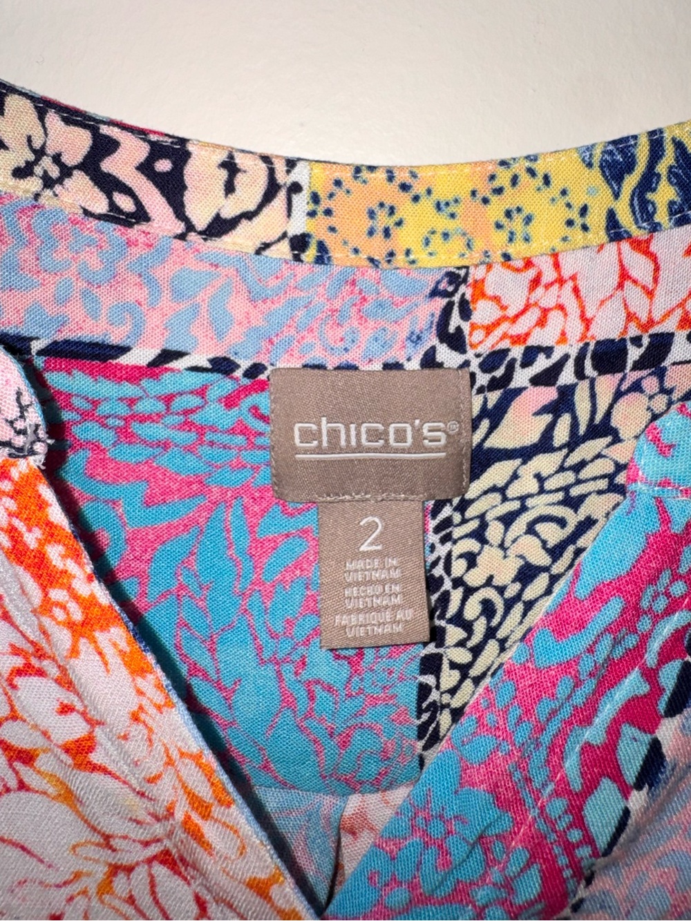 Chico’s colorful patchwork tie-front blouse size 2 / flowy boho top - Picture 5 of 5